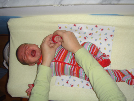 m2 babycrying web Miami 2006   Part 2