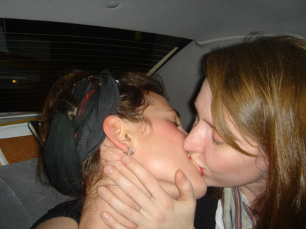 m2 kissing web Miami 2006   Part 2