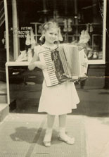 mom accordian web Parents (old photos)