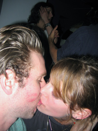 nyrainadankissingweb New Year's Eve 2006